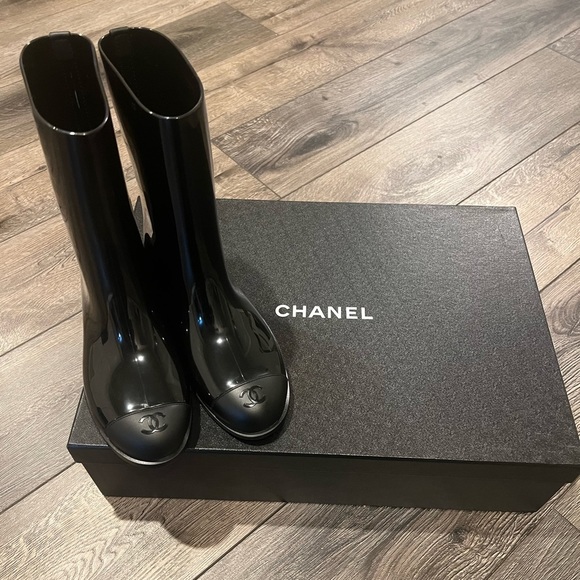 CHANEL Shoes - AUTH - CHANEL Rubber Rain Boots Black 37 - NEW!!